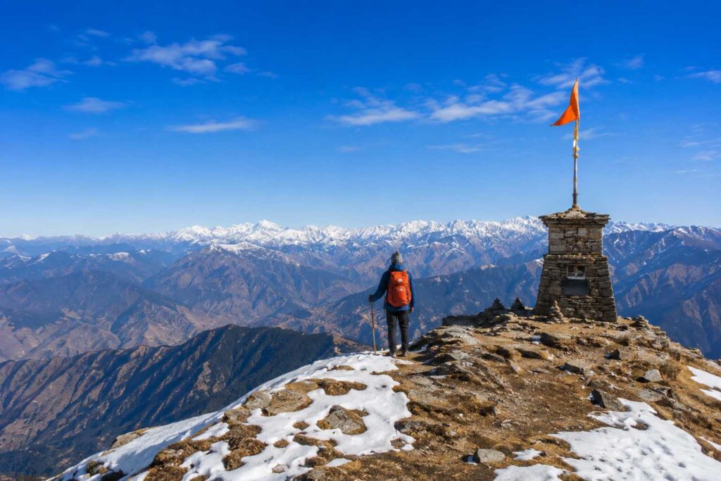 Trekkers at Hatu Peak summit near Narkanda with 360-degree Himalayan views
