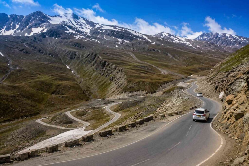Manali to Chandratal Lake route via Rohtang Pass 140 km